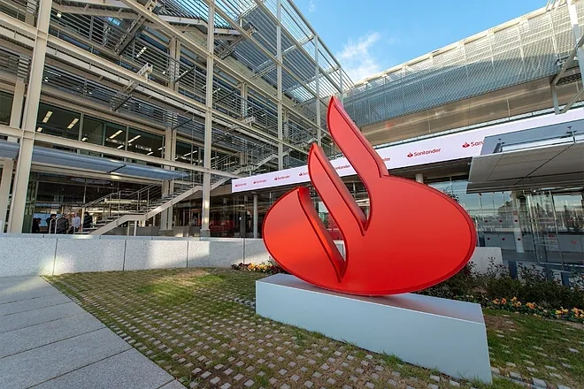 Empleado-de-Santander-Roba-370.000-Dolares-en-Nueva-York