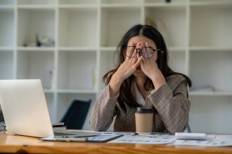 jóvenes-enfrentan-alta-tensión-financiera-sin-fondo-de-emergencia