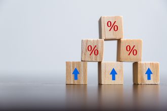 tasas-de-ahorro-altas-en-2025-hasta-5.00%-apy-disponibles