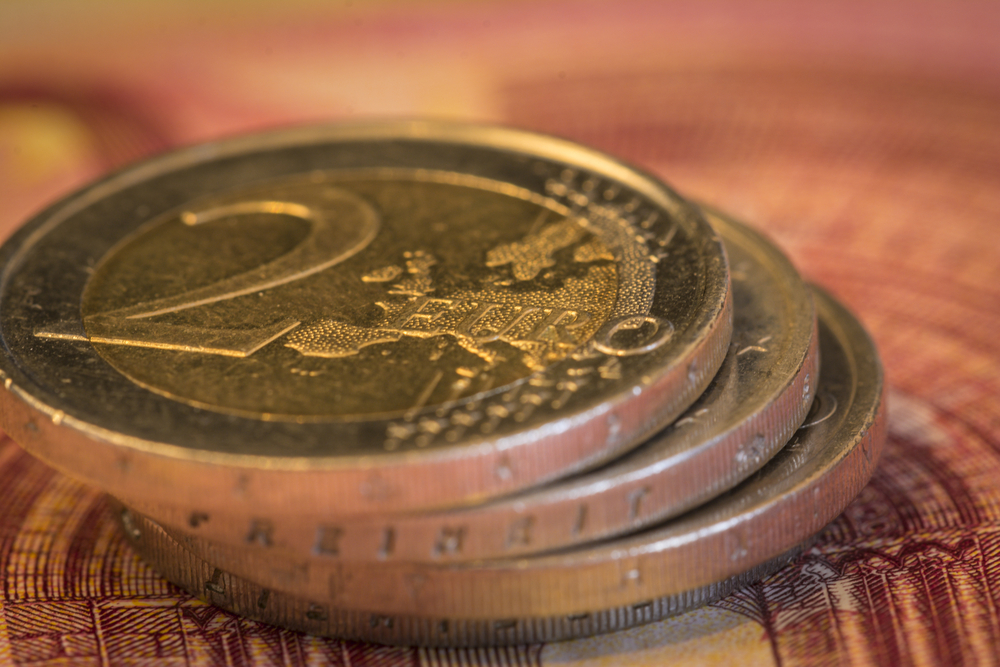 el-euro-cae-bajo-1,17-dólares-ante-presión-comercial