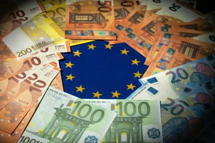 el-euro-cae-por-datos-industriales-y-presión-arancelaria