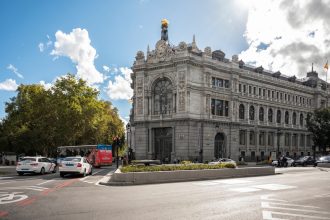 el-tesoro-capta-6.785-millones-en-medio-del-giro-hacia-europa