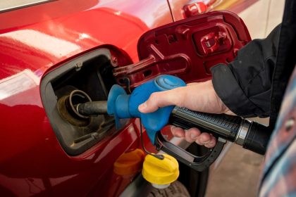 gasolina-estable-y-el-diésel-vuelve-a-subir-en-españa