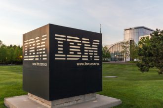 ibm-resurge-y-desafía-a-nvidia-en-la-era-de-la-ia