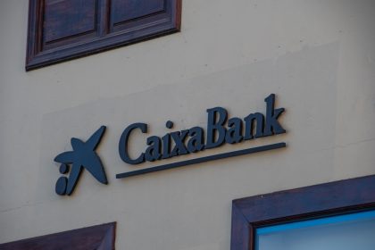 caixabank-completa-casi-la-mitad-de-su-recompra