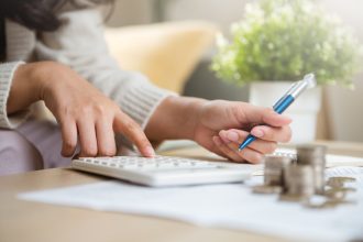 el-crédito-en-pesos-cae-tras-17-meses-de-crecimiento