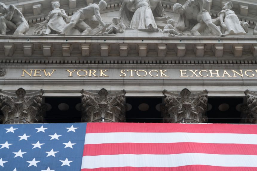 wall-street-sube-con-foco-en-ia-y-la-fed