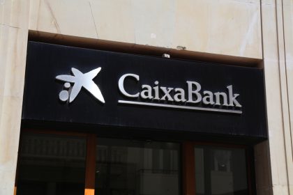 caixabank-bate-récord-de-beneficios-y-refuerza-su-dividendo